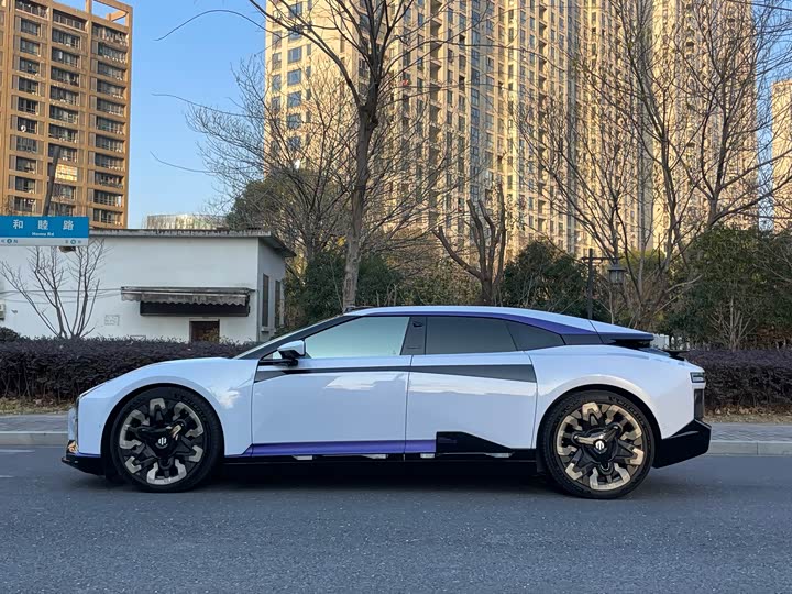 Фото 8 - HiPhi Z