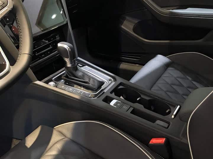 Фото 9 - Volkswagen Magotan GTE Hybrid