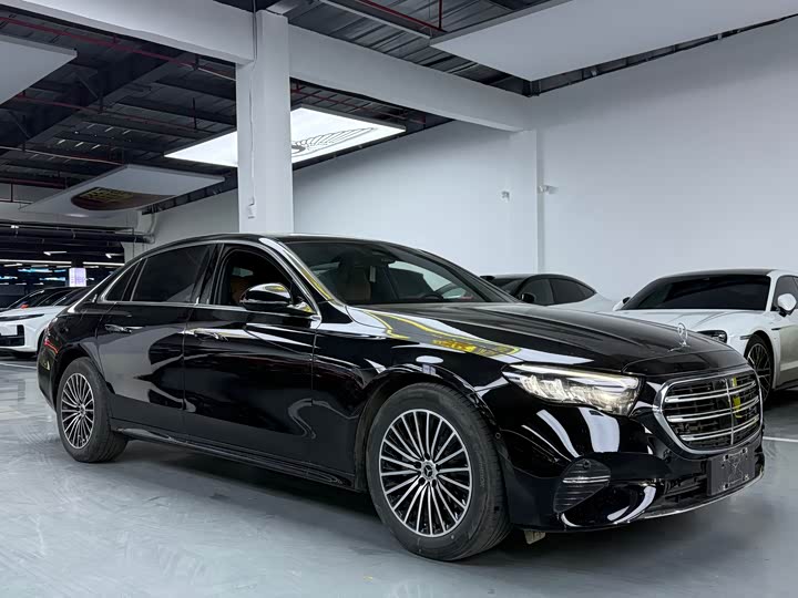 Фото 3 - Mercedes-Benz E-Class