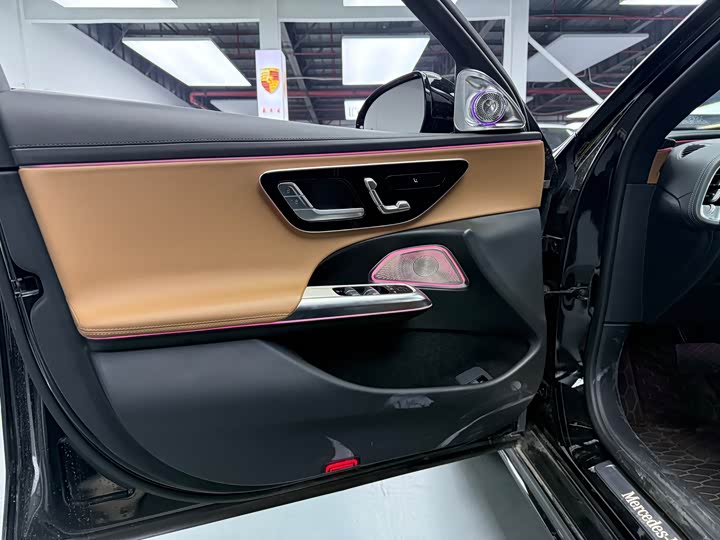 Фото 5 - Mercedes-Benz E-Class