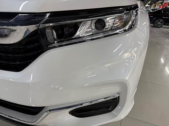 Фото 4 - Honda Avancier