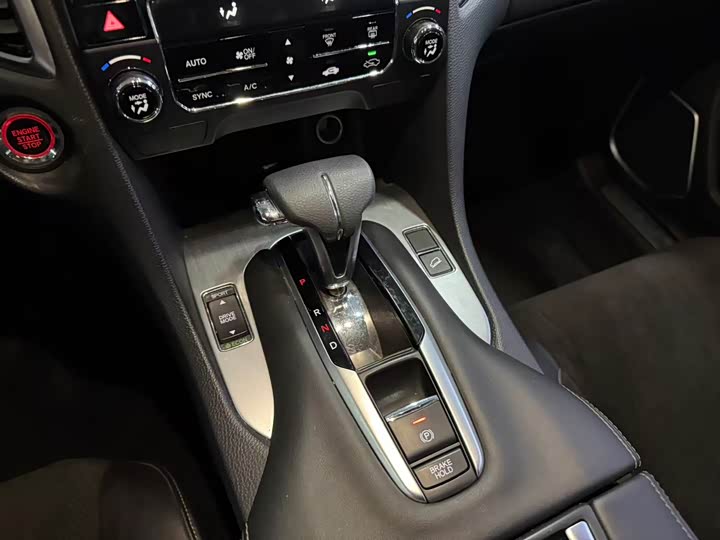 Фото 9 - Honda Avancier