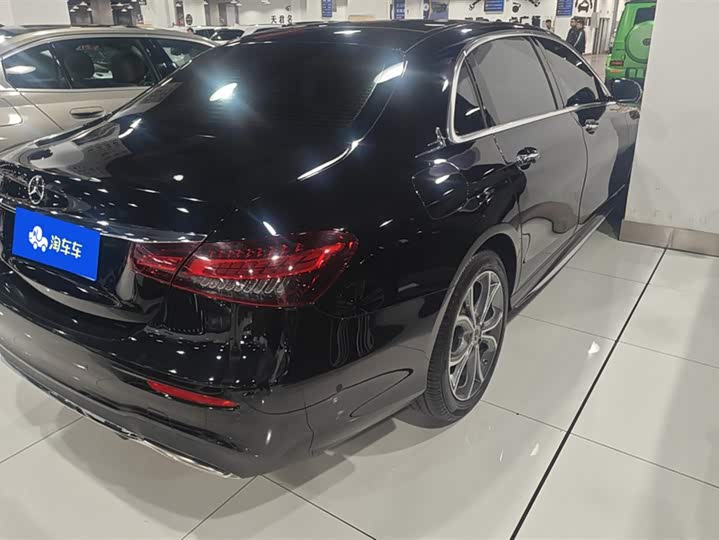 Фото 3 - Mercedes-Benz E-Class