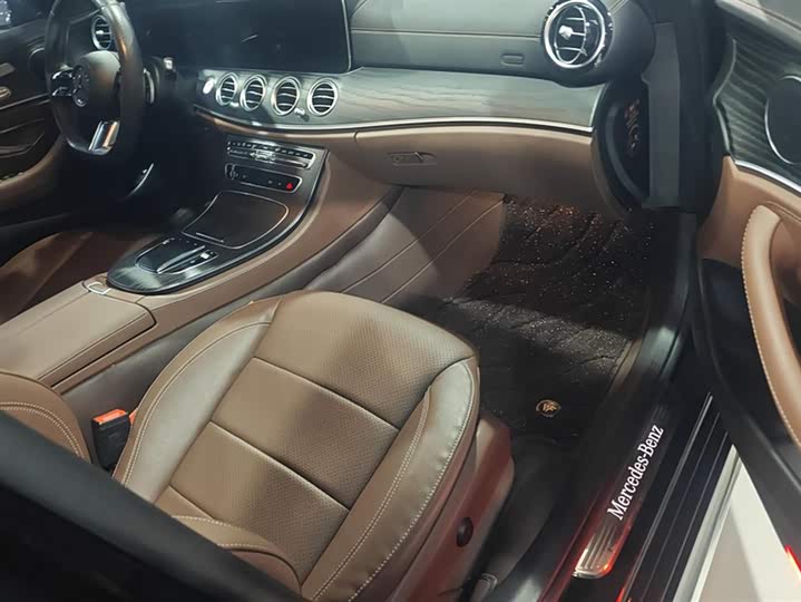 Фото 8 - Mercedes-Benz E-Class