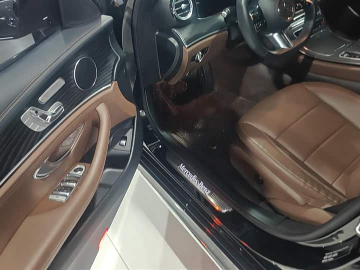 Фото 9 - Mercedes-Benz E-Class