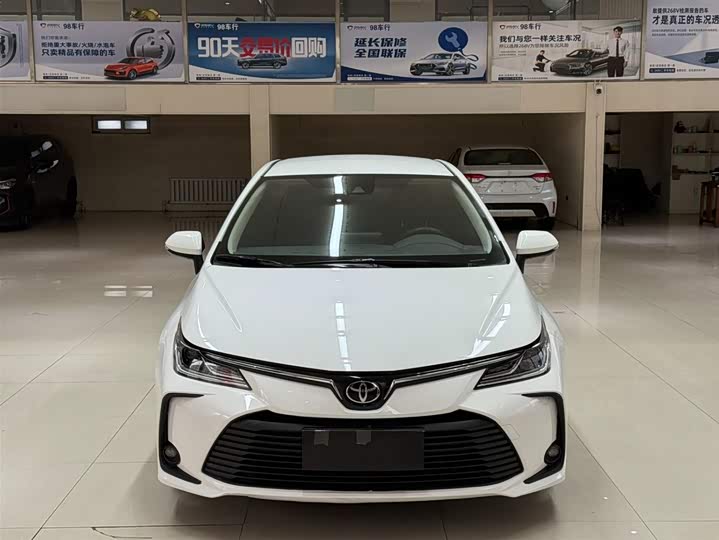 Фото 2 - Toyota Corolla