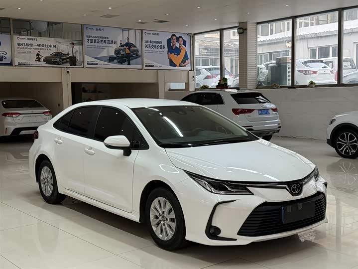 Фото 3 - Toyota Corolla