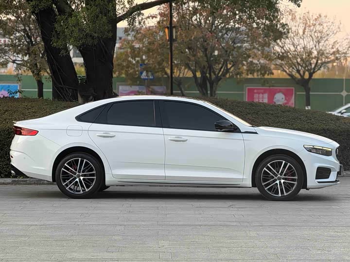 Фото 5 - Geely Preface