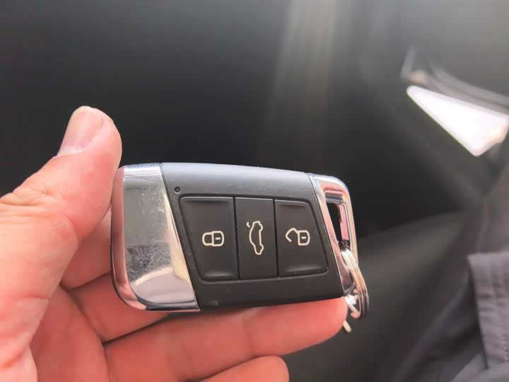 Фото 9 - Volkswagen Passat