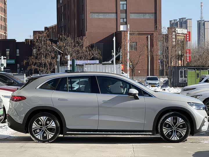 Фото 4 - Mercedes-Benz EQE SUV