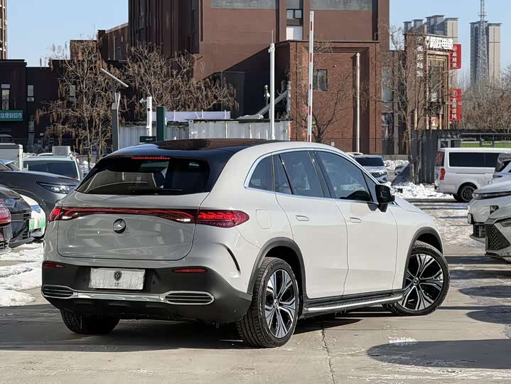 Фото 6 - Mercedes-Benz EQE SUV