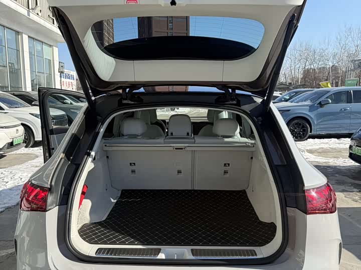 Фото 8 - Mercedes-Benz EQE SUV