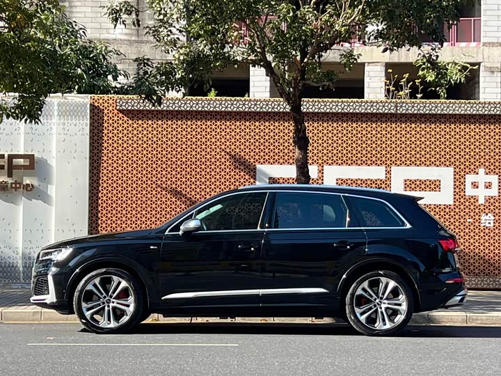 Фото 3 - Audi Q7