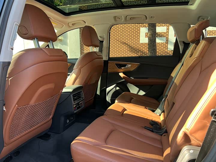 Фото 6 - Audi Q7