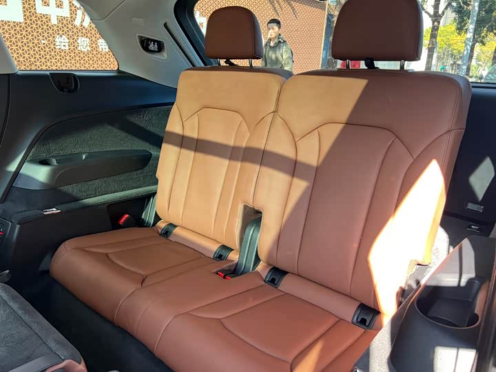 Фото 7 - Audi Q7