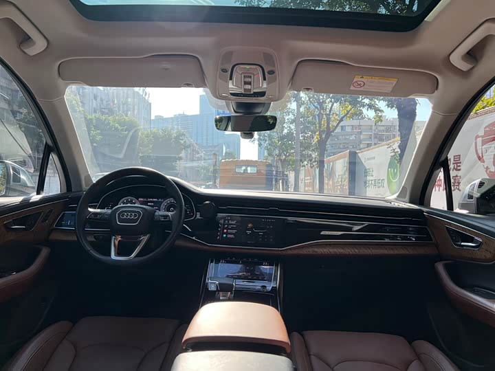 Фото 8 - Audi Q7