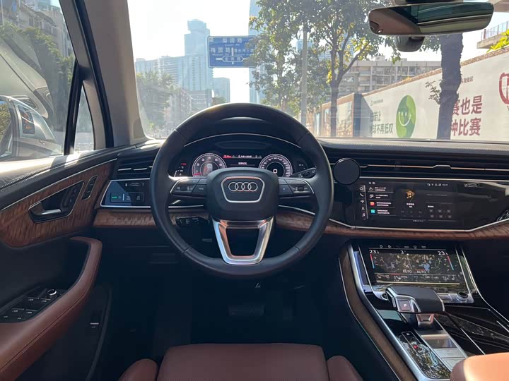 Фото 9 - Audi Q7