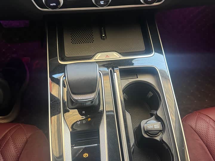 Фото 8 - Hongqi HS5