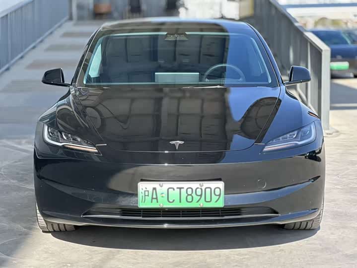 Фото 2 - Tesla Model 3