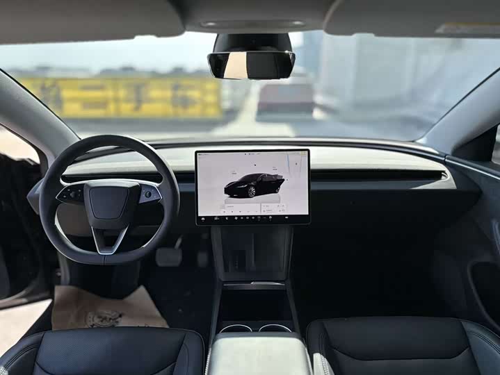 Фото 6 - Tesla Model 3