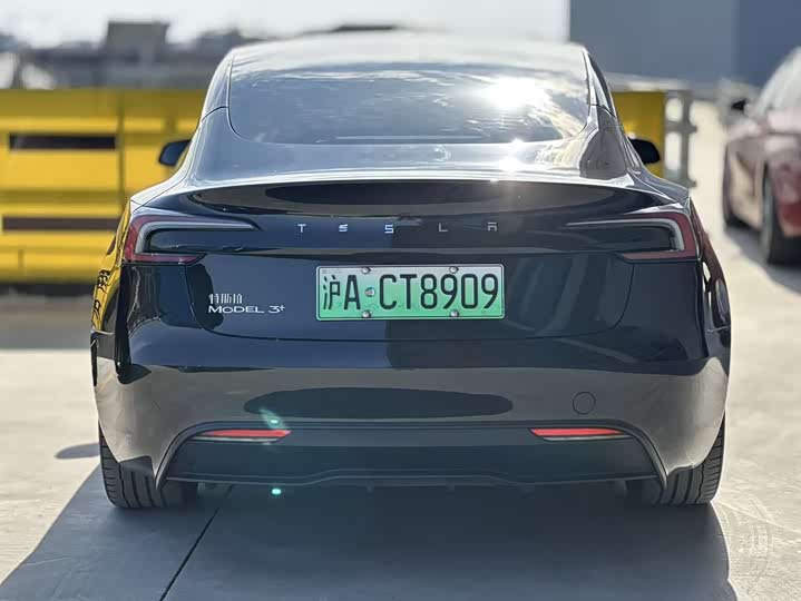 Фото 9 - Tesla Model 3
