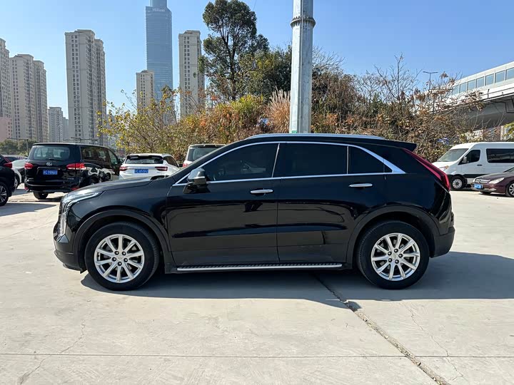 Фото 2 - Cadillac XT4