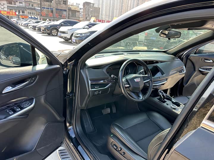Фото 7 - Cadillac XT4