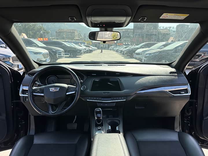 Фото 9 - Cadillac XT4