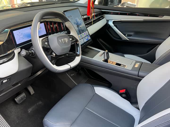 Фото 5 - Geely Atlas L