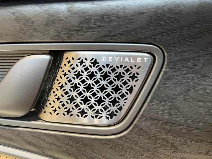 Фото 9 - Denza D9