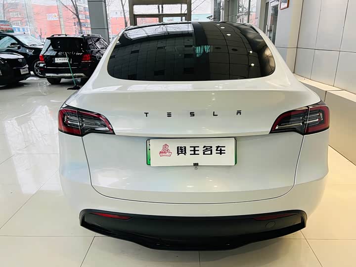 Фото 3 - Tesla Model Y