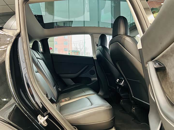 Фото 6 - Tesla Model Y