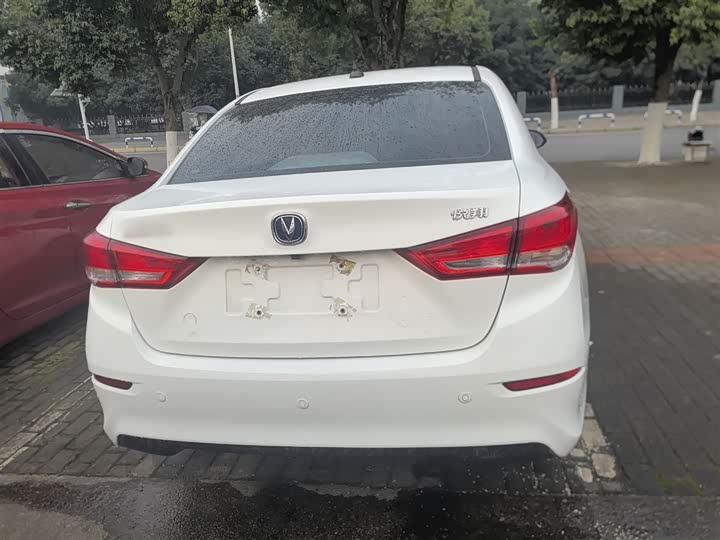 Фото 6 - Changan Alsvin