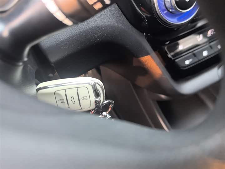 Фото 9 - Changan Alsvin