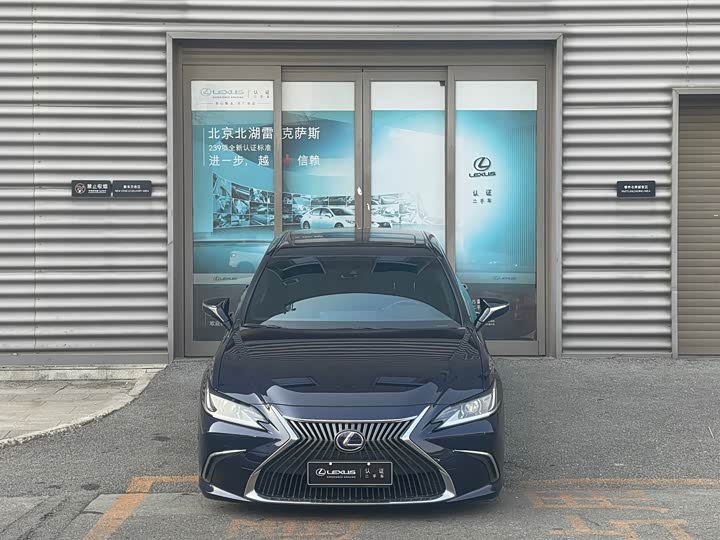 Фото 2 - Lexus ES