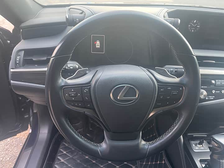 Фото 4 - Lexus ES