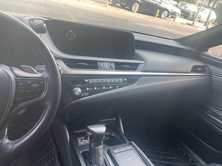 Фото 5 - Lexus ES