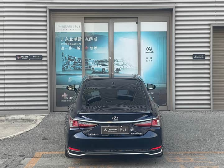 Фото 9 - Lexus ES