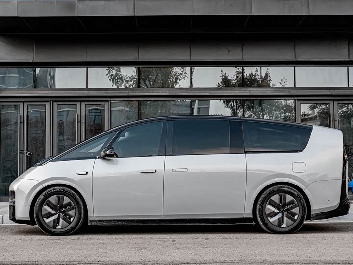 Фото 5 - LiXiang Mega