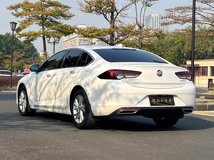 Фото 4 - Buick Regal