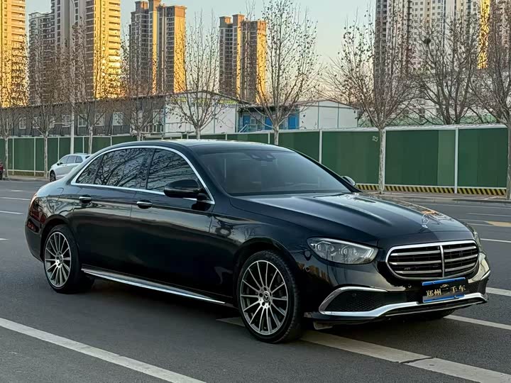 Фото 3 - Mercedes-Benz E-Class