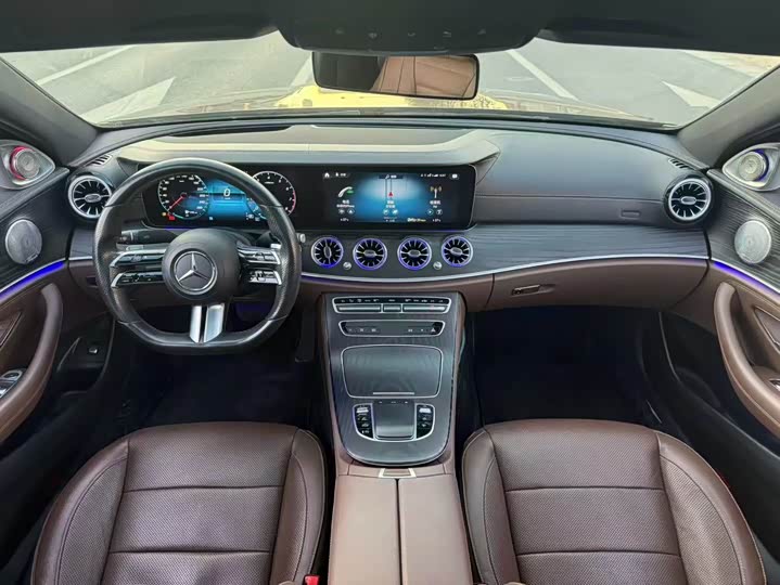 Фото 5 - Mercedes-Benz E-Class