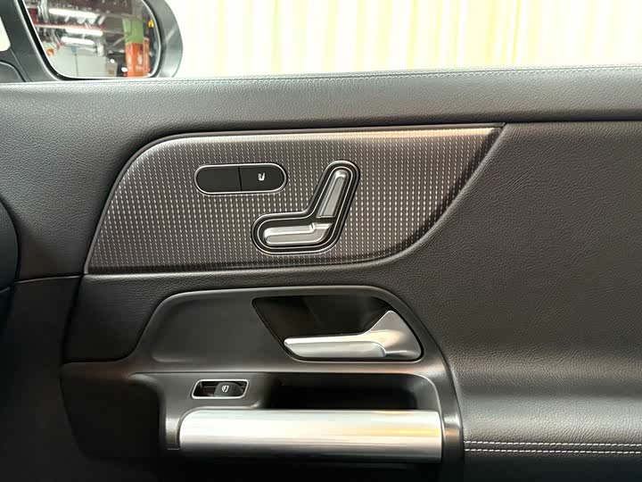 Фото 9 - Mercedes-Benz EQA