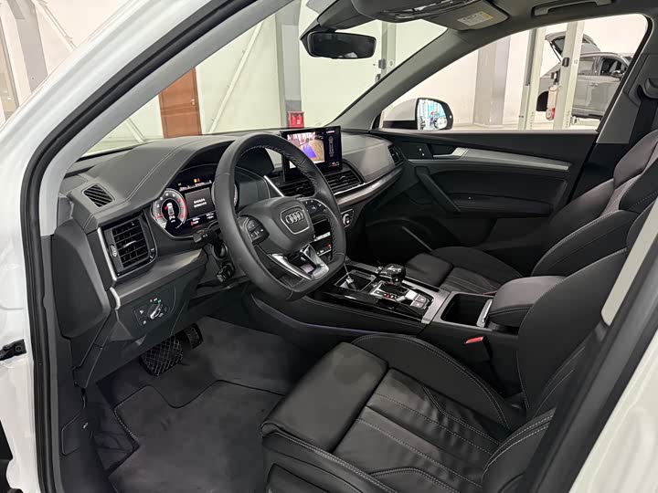 Фото 8 - Audi Q5L