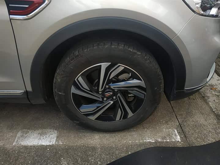 Фото 6 - Hongqi HS5