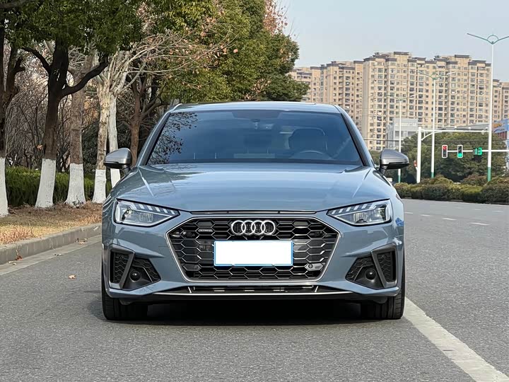 Фото 2 - Audi A4L