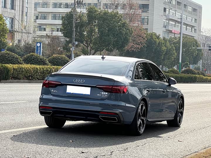 Фото 4 - Audi A4L