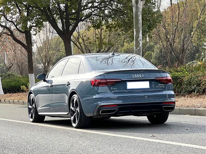 Фото 6 - Audi A4L