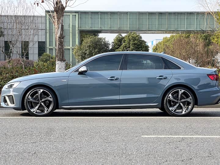 Фото 7 - Audi A4L