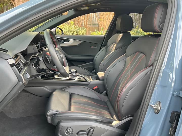 Фото 9 - Audi A4L